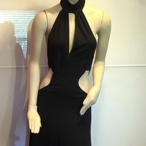 Long black dress to the floor